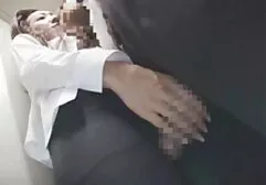 Hai cô gái phim secba gia tóc vàng trong đỏ đồ lót vuốt ve một tinh ranh