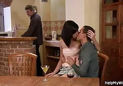 Hai người phụ nữ Đức trưởng phim sec dit ba gia thành làm hài lòng một ông già tóc bạc