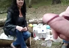 Video nghiệp dư, phim sec bà già được quay bởi một vài người Đức cực đoan, trong đó một cô gái gợi cảm đưa một chàng trai vào nhà vệ sinh nữ, nơi anh ta nguệch ngoạc một cú thổi kèn sang trọng