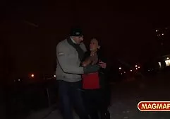Sinh viên không mặc quần lót, điều này được nhận thấy bởi giáo sư đồi trụy, đưa cô phim sec ong ba gia ấy vào văn phòng của mình và địt cô ấy thật mạnh