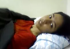 Một cô gái Nhật Bản tóc đỏ hơi thừa cân, đặt webcam trước mặt, xem với sự phấn khích tột độ khi cô ấy cởi bộ đồ bodysuit sec voi ba gia trong suốt bằng ren và tinh nghịch thử dương vật giả màu hồng trong khe hở của mình