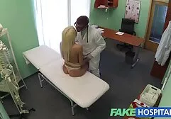 Anka rất vui mừng sec bà già