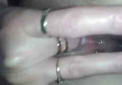 Hai con sec may bay ba da chó cái xinh đẹp đặt pussies của họ trên dương vật
