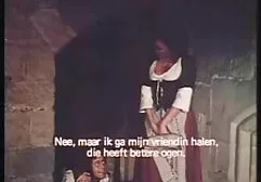 Cô gái xem phim sec phi cong tre lai may bay ba gia mất một lớn dildo trong cô ấy miệng