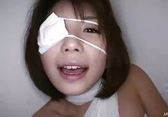 Nóng tóc vàng cho thấy cô ấy cơ thể mảnh sec may ba gia mai ở nơi công cộng