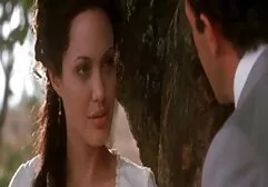 Ana Mancini trong chiếc váy đỏ phim sec may bay gia trong ngày lễ tình nhân