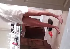 Một video không chuyên nghiệp được quay tại một trong những diễn viên khiêu dâm, cô gái Lisa bắt đầu với một sec may bay ba da cú thổi kèn, sau đó cô ấy bị đập vào âm đạo và hậu môn để kiểm tra thể lực chuyên nghiệp của mình