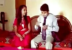 Tóc vàng với khổng lồ to Jerks off một vòi anh sec ba gia nước