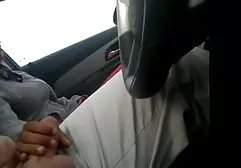 Một người đàn ông giàu có thuê một con điếm và bảo cô ta bịt mắt, vuốt ve cô phim sec may bay ba ra ta thật lâu rồi ân ái nhẹ nhàng với cô ta ngay trên đường