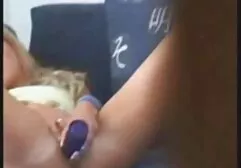 Busty trưởng thành chó phim sec ba da cái lây lan cô ấy chân và mời cô ấy trẻ bạn gái đến liếm giữa cô ấy chân