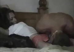 Ngôi sao khiêu dâm nóng bỏng Shay Laren từ từ cởi secba gia áo tắm, khoe vẻ quyến rũ và âu yếm mình trước ống kính